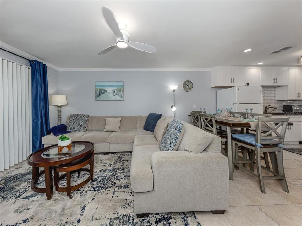 出租: $4,000 (2 贝兹, 2 浴室, 927 平方英尺)