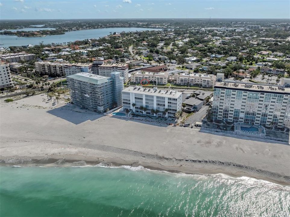 出租: $4,000 (2 贝兹, 2 浴室, 927 平方英尺)