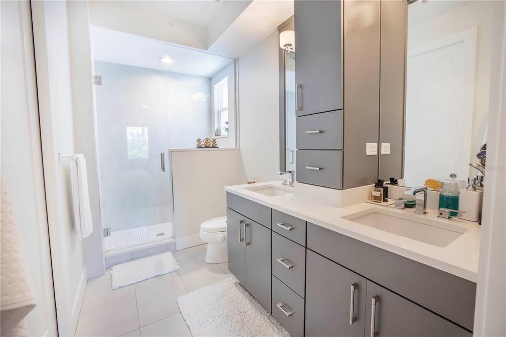 For Rent: $5,500 (3 beds, 2 baths, 2522 Square Feet)