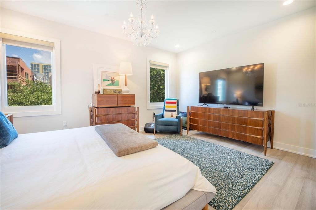 For Rent: $5,500 (3 beds, 2 baths, 2522 Square Feet)