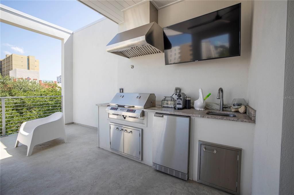 For Rent: $5,500 (3 beds, 2 baths, 2522 Square Feet)