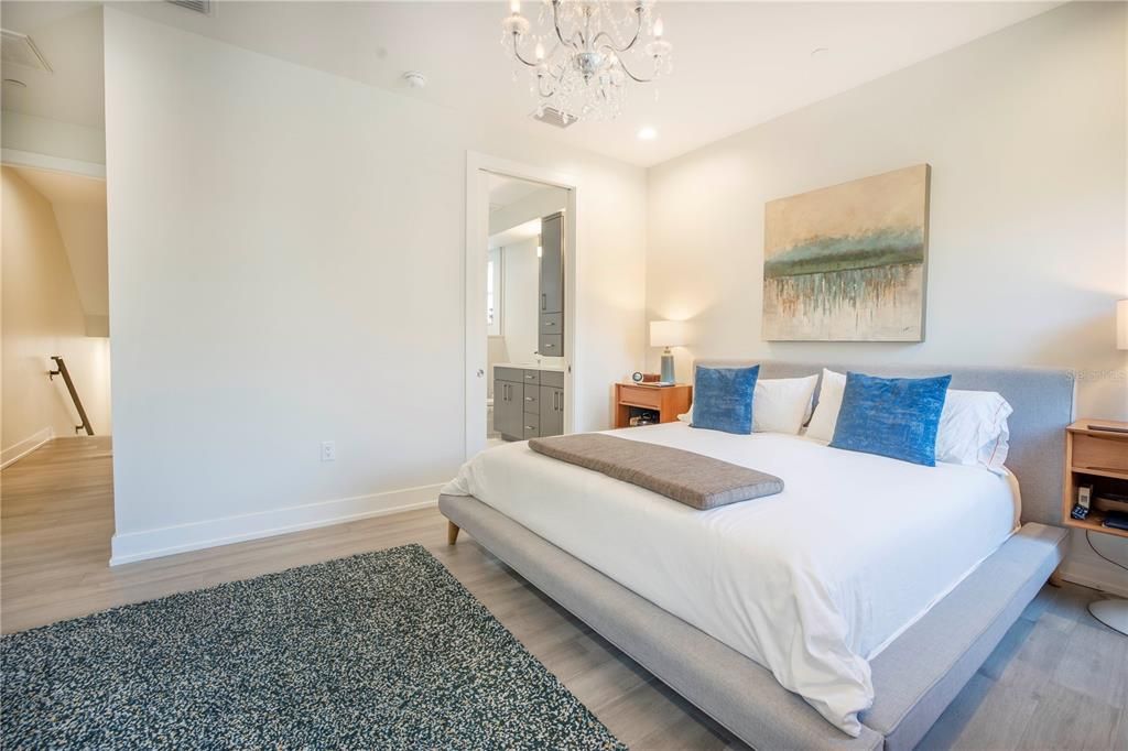 For Rent: $5,500 (3 beds, 2 baths, 2522 Square Feet)