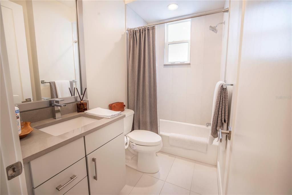 For Rent: $5,500 (3 beds, 2 baths, 2522 Square Feet)