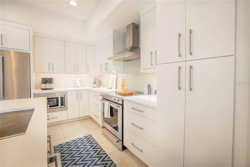 For Rent: $5,500 (3 beds, 2 baths, 2522 Square Feet)