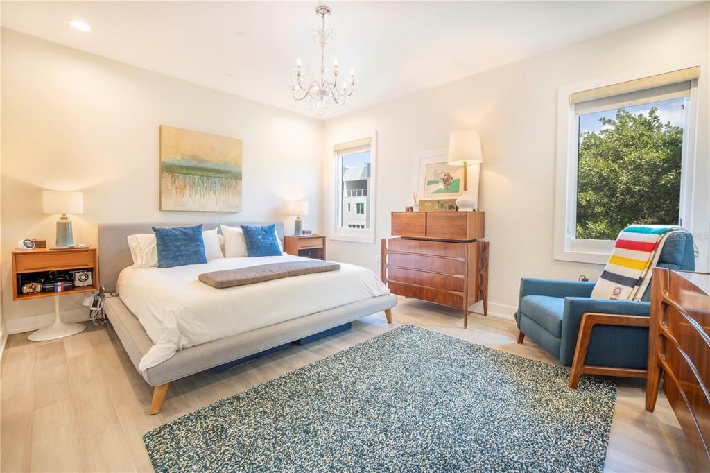 For Rent: $5,500 (3 beds, 2 baths, 2522 Square Feet)