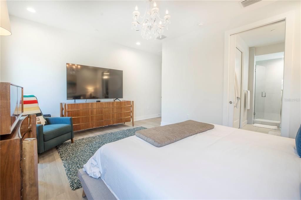 For Rent: $5,500 (3 beds, 2 baths, 2522 Square Feet)