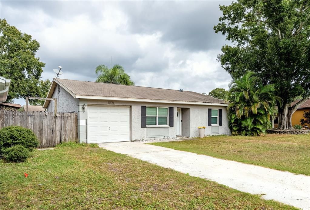 For Sale: $330,000 (2 beds, 2 baths, 1012 Square Feet)