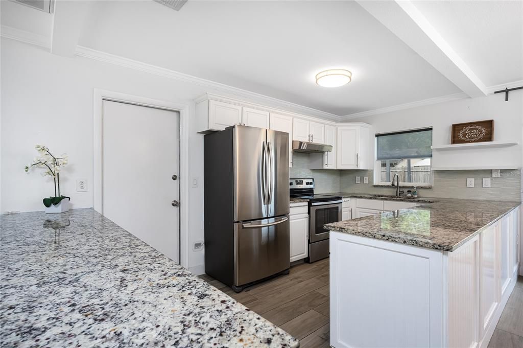 For Sale: $330,000 (2 beds, 2 baths, 1012 Square Feet)