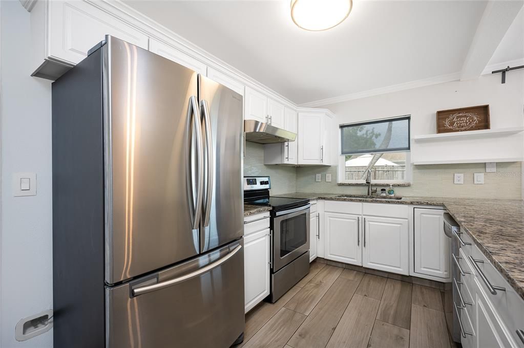 For Sale: $330,000 (2 beds, 2 baths, 1012 Square Feet)