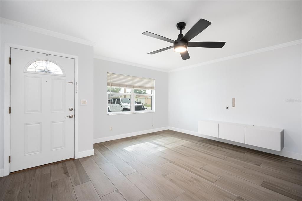 For Sale: $330,000 (2 beds, 2 baths, 1012 Square Feet)