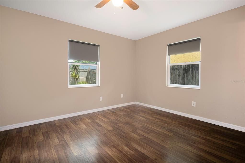 For Sale: $330,000 (2 beds, 2 baths, 1012 Square Feet)