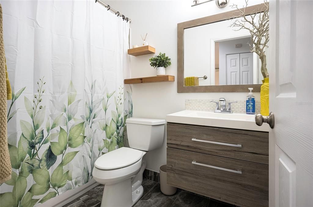 For Sale: $330,000 (2 beds, 2 baths, 1012 Square Feet)