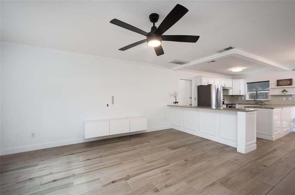 For Sale: $330,000 (2 beds, 2 baths, 1012 Square Feet)
