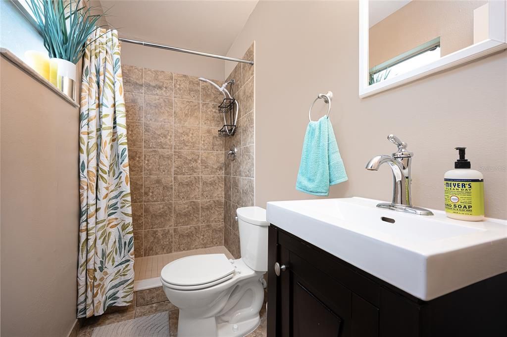 For Sale: $330,000 (2 beds, 2 baths, 1012 Square Feet)