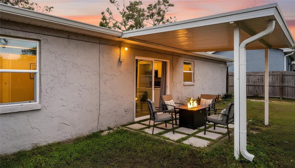 For Sale: $330,000 (2 beds, 2 baths, 1012 Square Feet)