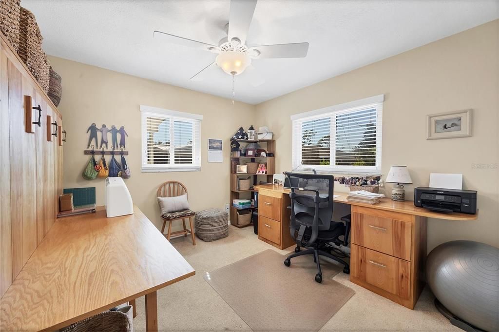 Active With Contract: $330,000 (2 beds, 2 baths, 976 Square Feet)