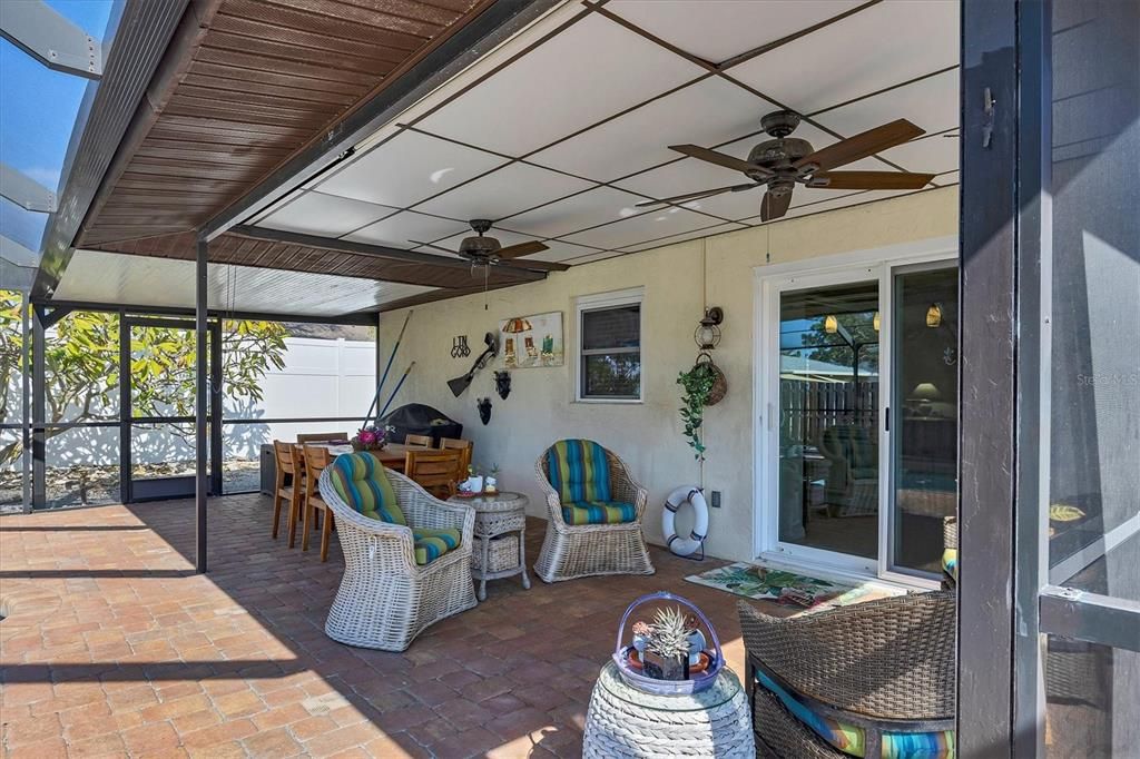 Active With Contract: $330,000 (2 beds, 2 baths, 976 Square Feet)