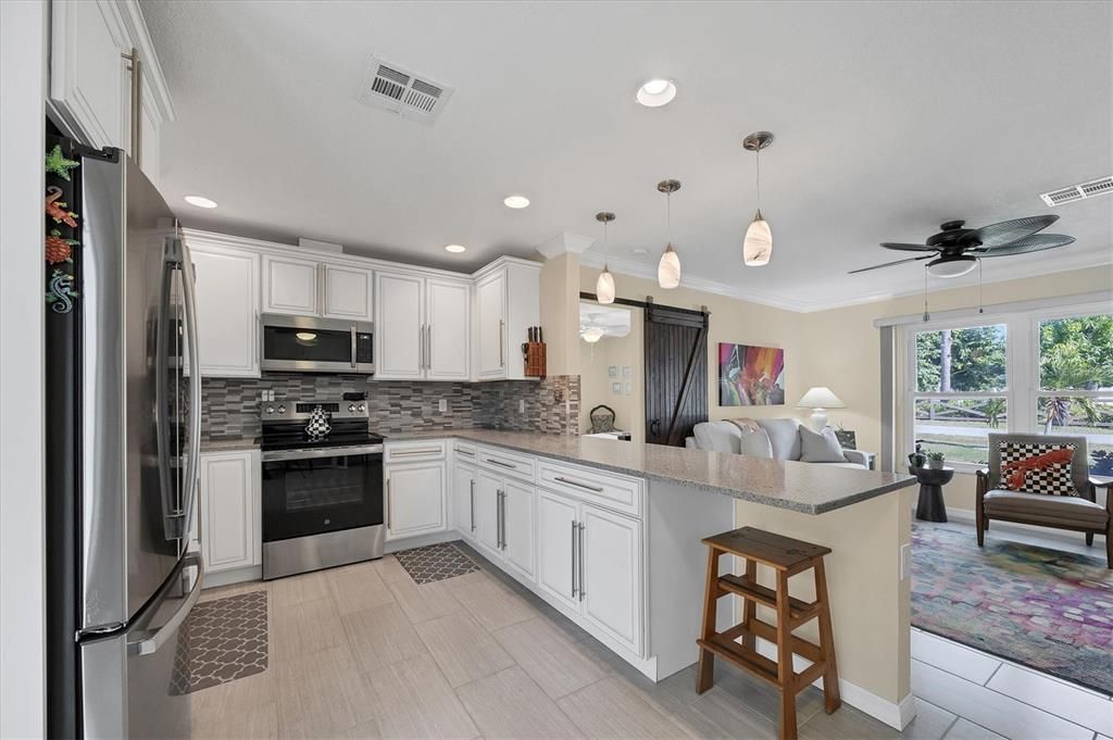 Active With Contract: $330,000 (2 beds, 2 baths, 976 Square Feet)