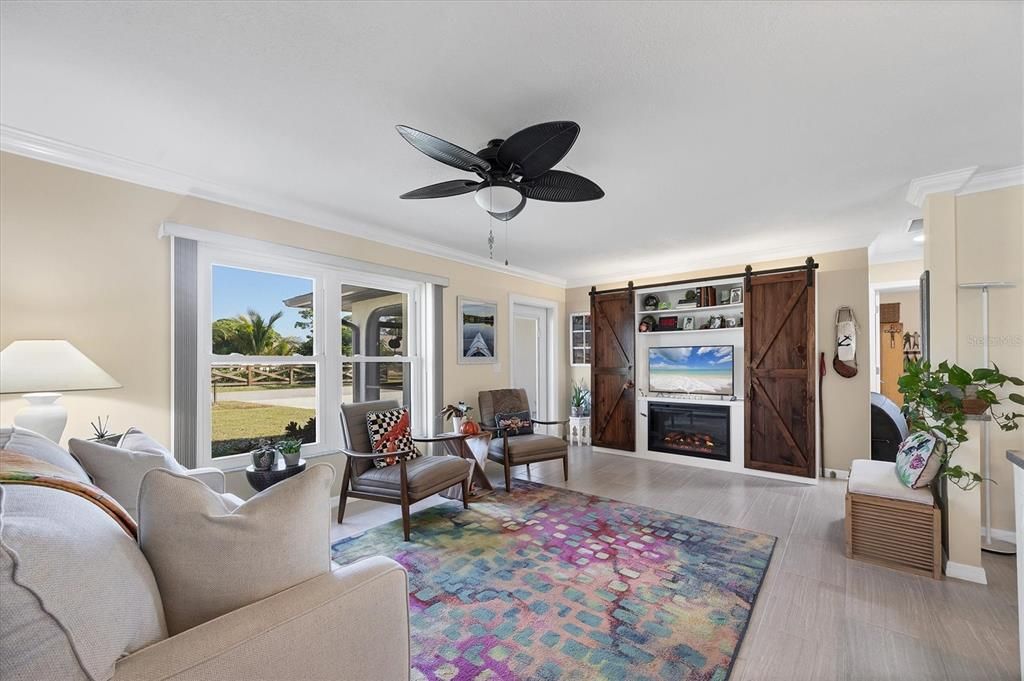 Active With Contract: $330,000 (2 beds, 2 baths, 976 Square Feet)