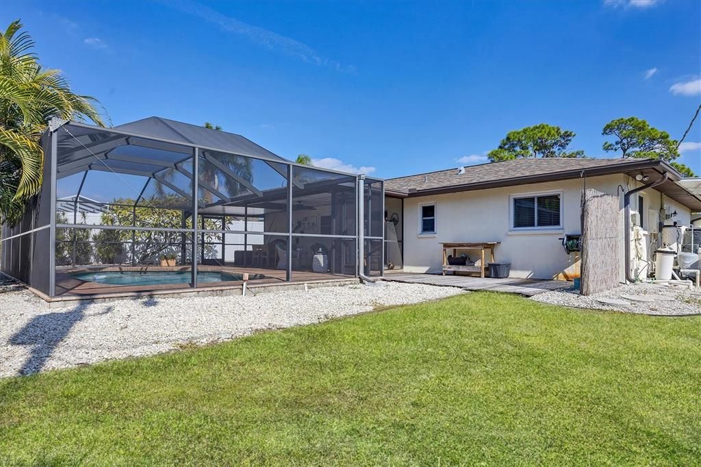 Active With Contract: $330,000 (2 beds, 2 baths, 976 Square Feet)