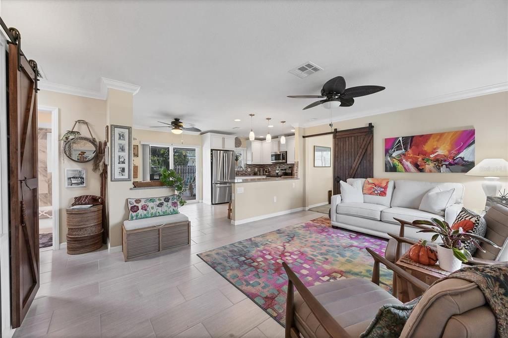 Active With Contract: $330,000 (2 beds, 2 baths, 976 Square Feet)