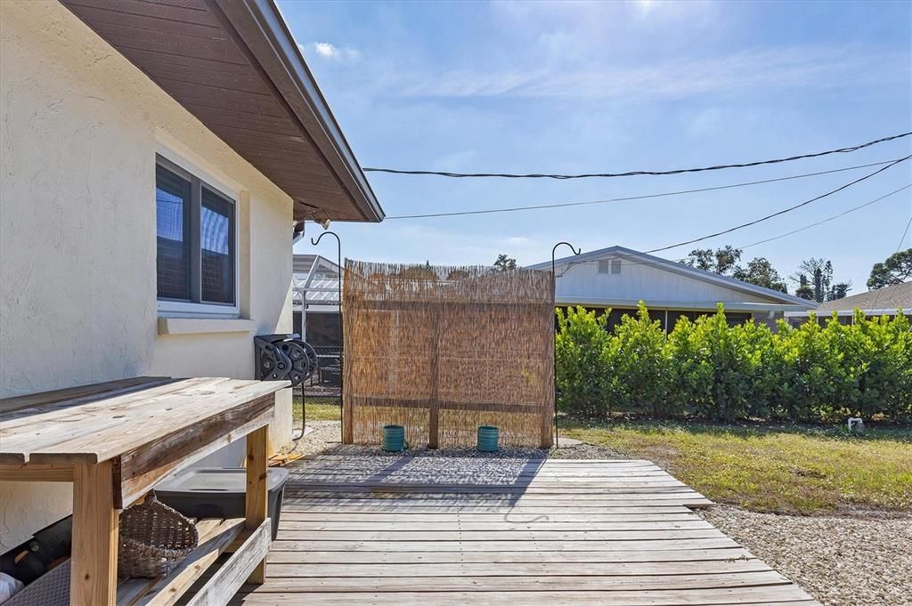 Active With Contract: $330,000 (2 beds, 2 baths, 976 Square Feet)