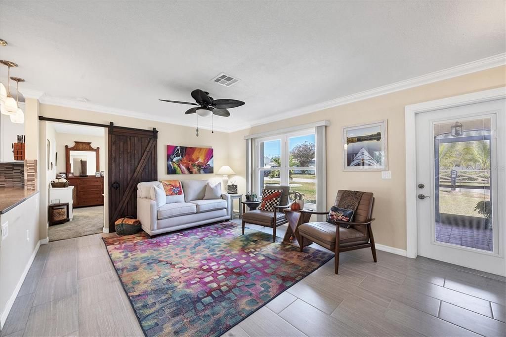 Active With Contract: $330,000 (2 beds, 2 baths, 976 Square Feet)