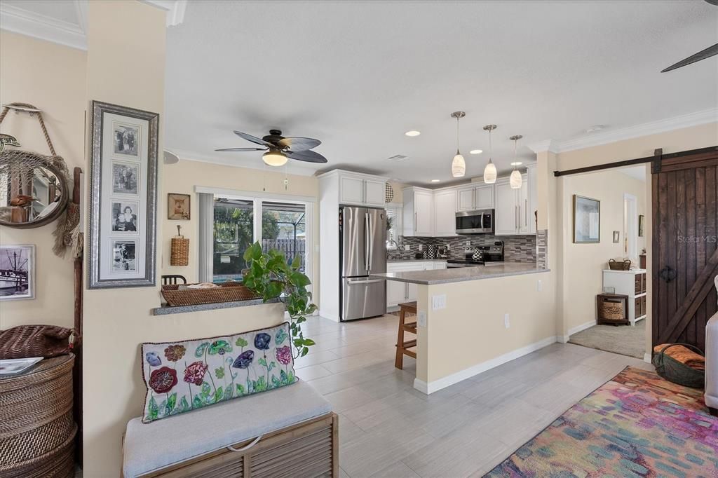 Active With Contract: $330,000 (2 beds, 2 baths, 976 Square Feet)