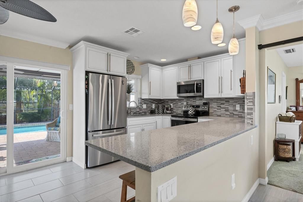 Active With Contract: $330,000 (2 beds, 2 baths, 976 Square Feet)