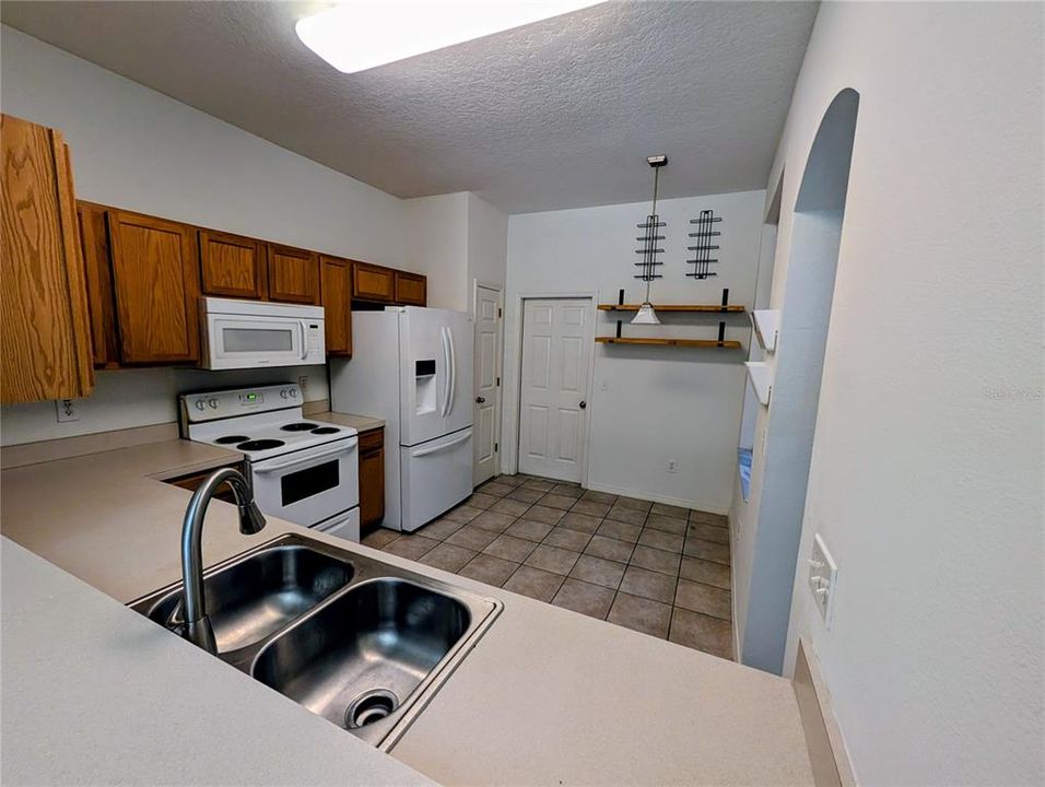 Active With Contract: $215,000 (2 beds, 2 baths, 1240 Square Feet)