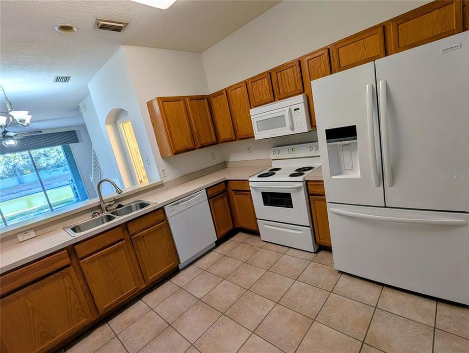 Active With Contract: $215,000 (2 beds, 2 baths, 1240 Square Feet)