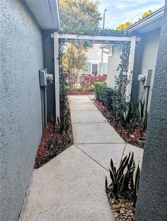 Active With Contract: $215,000 (2 beds, 2 baths, 1240 Square Feet)