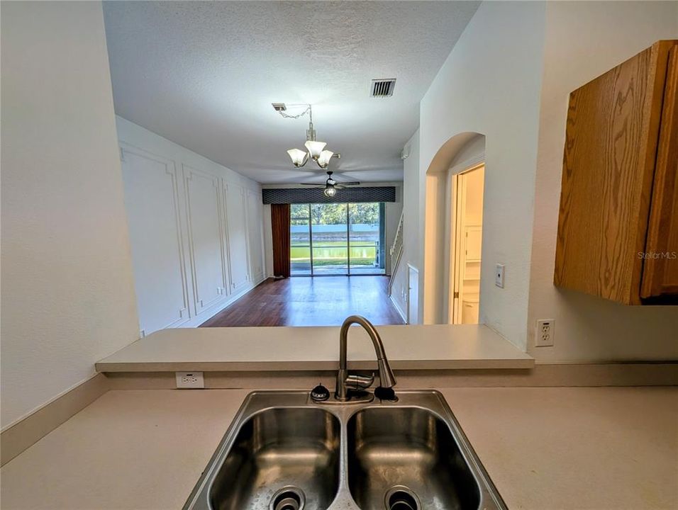 Active With Contract: $215,000 (2 beds, 2 baths, 1240 Square Feet)