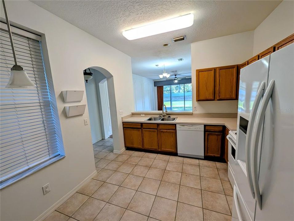 Active With Contract: $215,000 (2 beds, 2 baths, 1240 Square Feet)