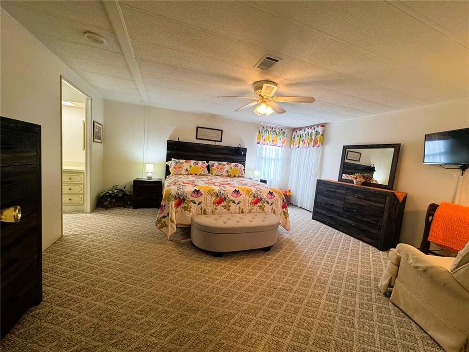 待售: $169,900 (2 贝兹, 2 浴室, 1448 平方英尺)