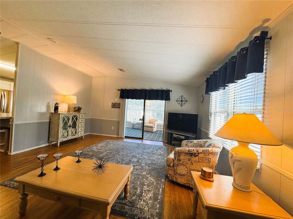 待售: $169,900 (2 贝兹, 2 浴室, 1448 平方英尺)