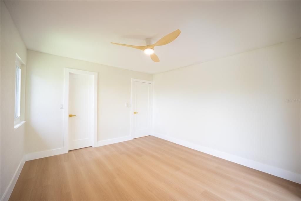 合同活跃: $139,900 (1 贝兹, 1 浴室, 742 平方英尺)