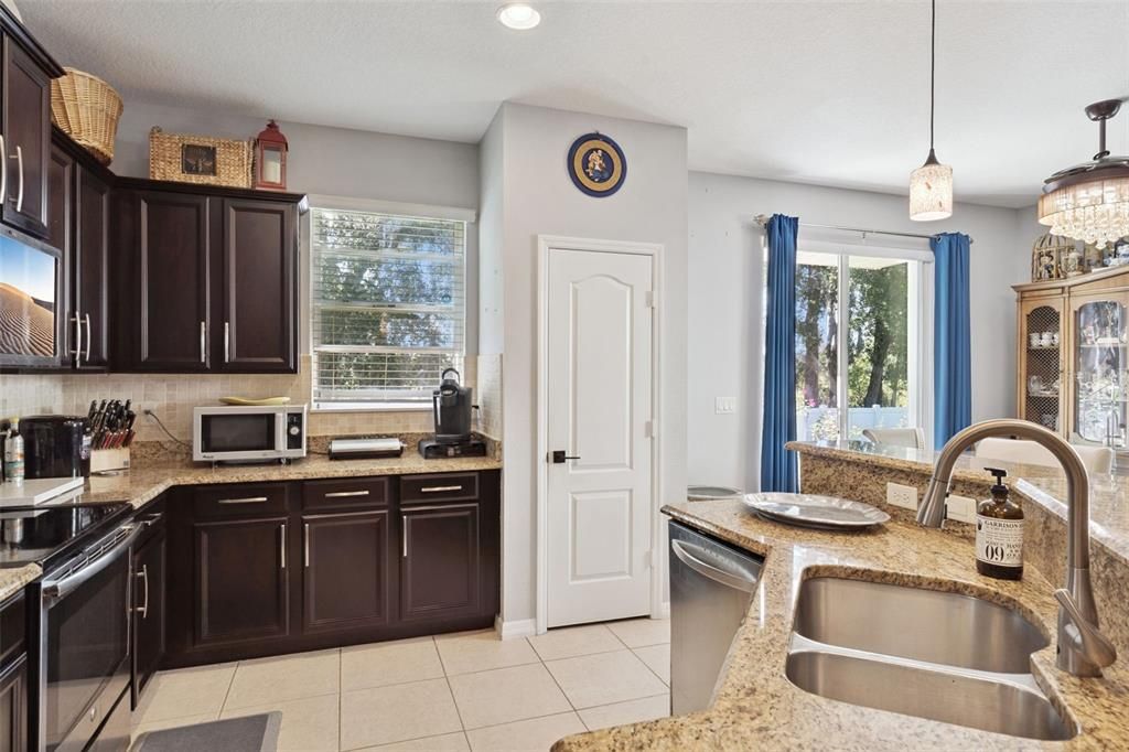 For Sale: $359,900 (3 beds, 2 baths, 1592 Square Feet)