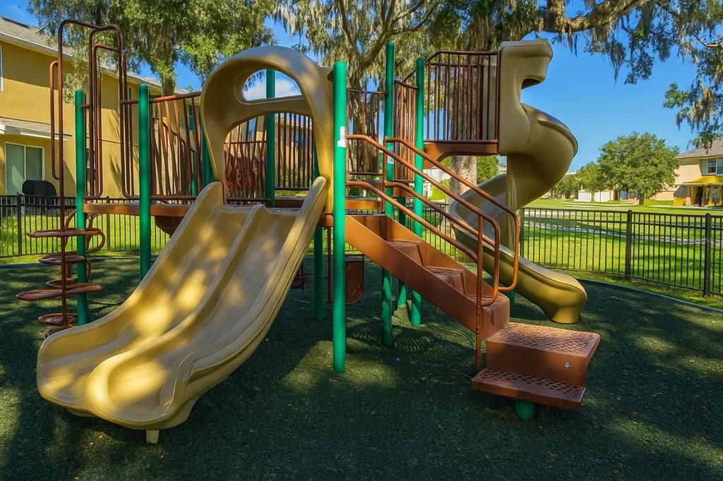 For Sale: $359,900 (3 beds, 2 baths, 1592 Square Feet)