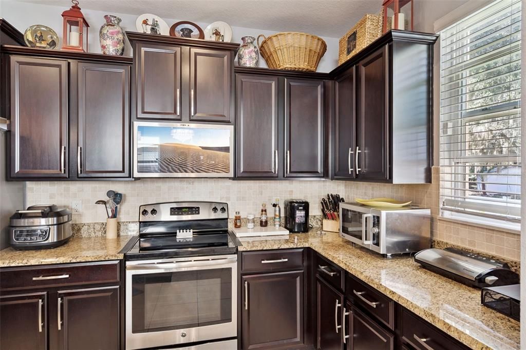 For Sale: $359,900 (3 beds, 2 baths, 1592 Square Feet)