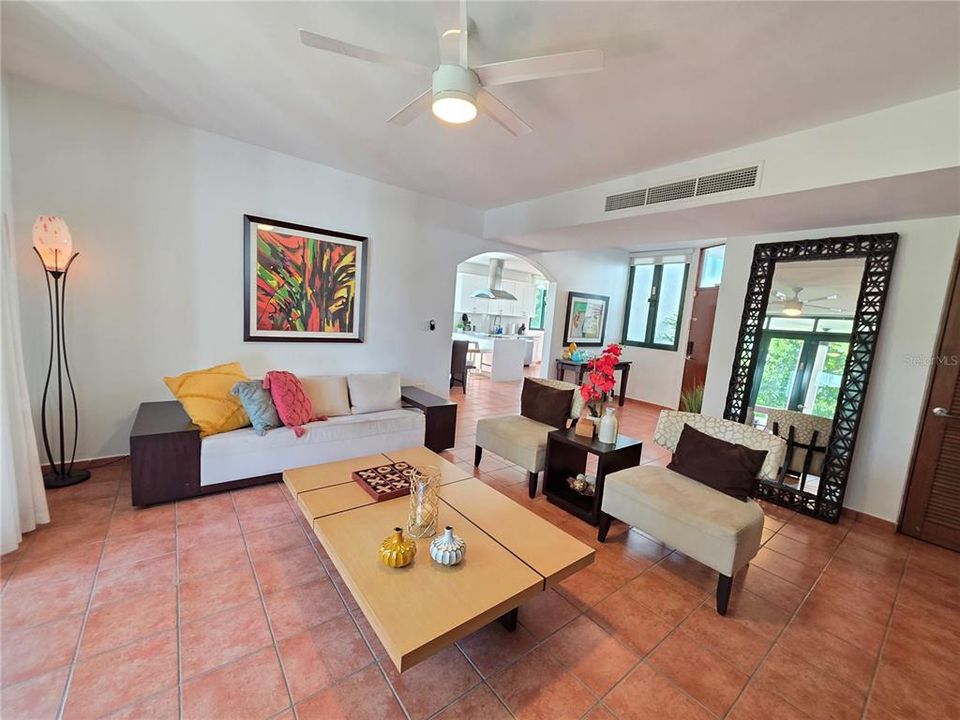 待售: $785,000 (3 贝兹, 3 浴室, 2226 平方英尺)