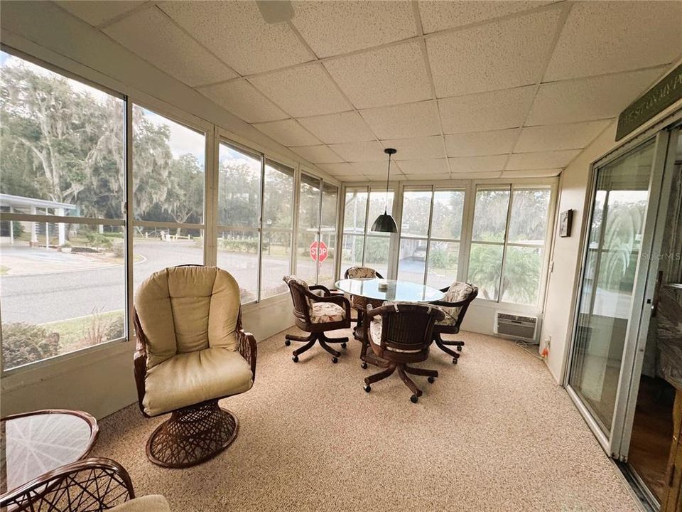 合同活跃: $169,900 (2 贝兹, 2 浴室, 1380 平方英尺)