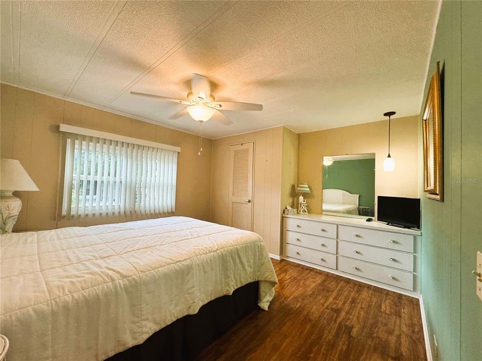 合同活跃: $169,900 (2 贝兹, 2 浴室, 1380 平方英尺)