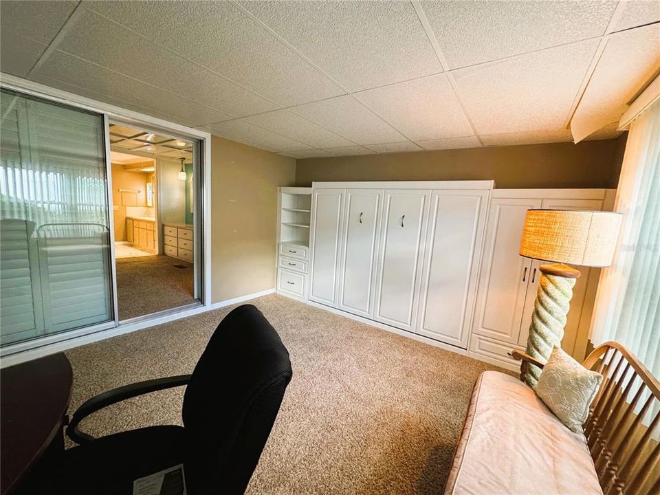 合同活跃: $169,900 (2 贝兹, 2 浴室, 1380 平方英尺)