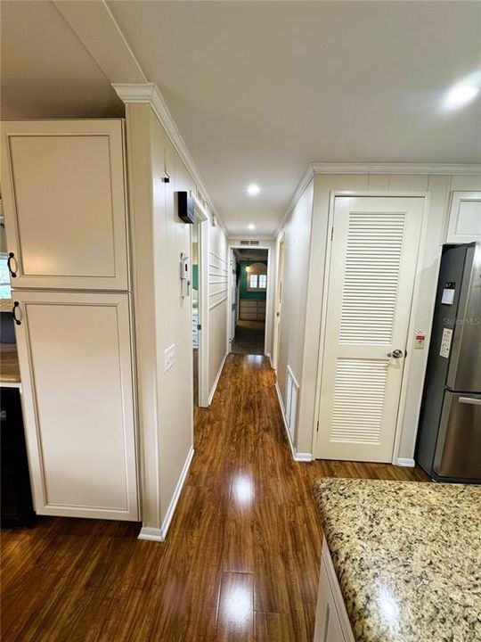 合同活跃: $169,900 (2 贝兹, 2 浴室, 1380 平方英尺)