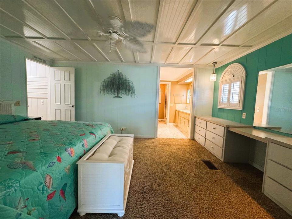 合同活跃: $169,900 (2 贝兹, 2 浴室, 1380 平方英尺)