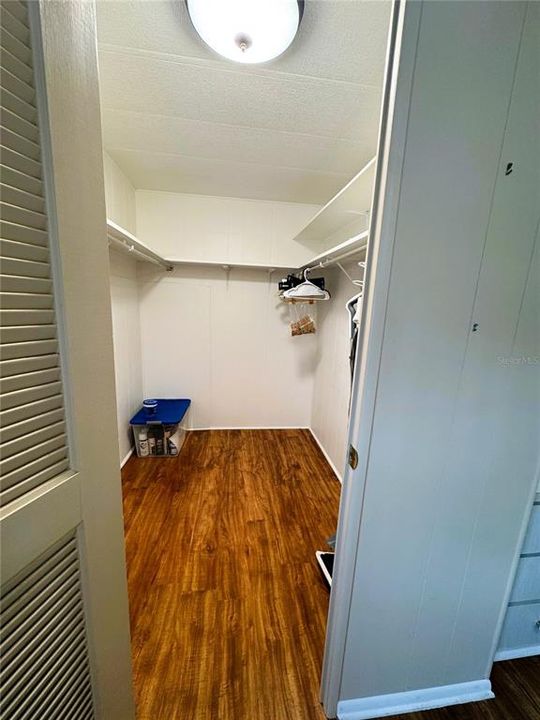 合同活跃: $169,900 (2 贝兹, 2 浴室, 1380 平方英尺)