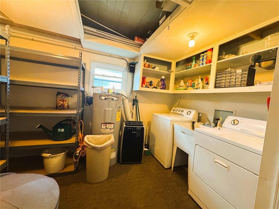 合同活跃: $169,900 (2 贝兹, 2 浴室, 1380 平方英尺)