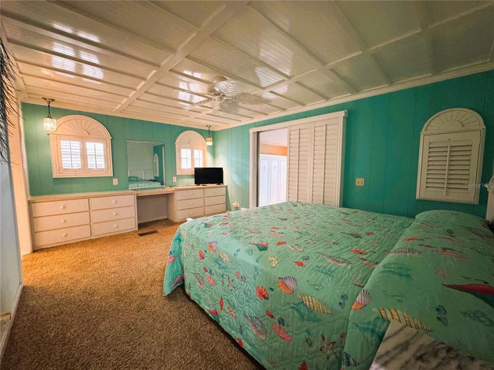 合同活跃: $169,900 (2 贝兹, 2 浴室, 1380 平方英尺)