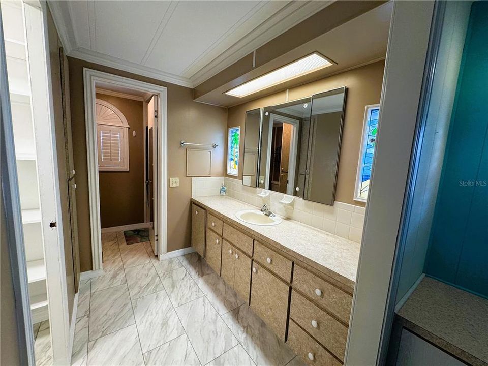 合同活跃: $169,900 (2 贝兹, 2 浴室, 1380 平方英尺)